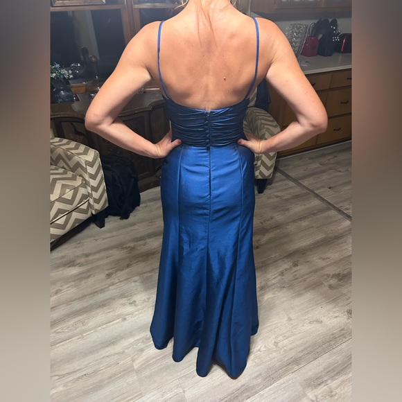 Blue shimmer gown - Picture 2 of 8